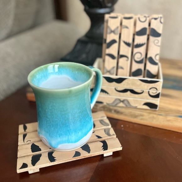 Mini Pallet & Crate Coaster Set Mustache. 4 Coaster pallets and storage crate - Picture 2 of 5